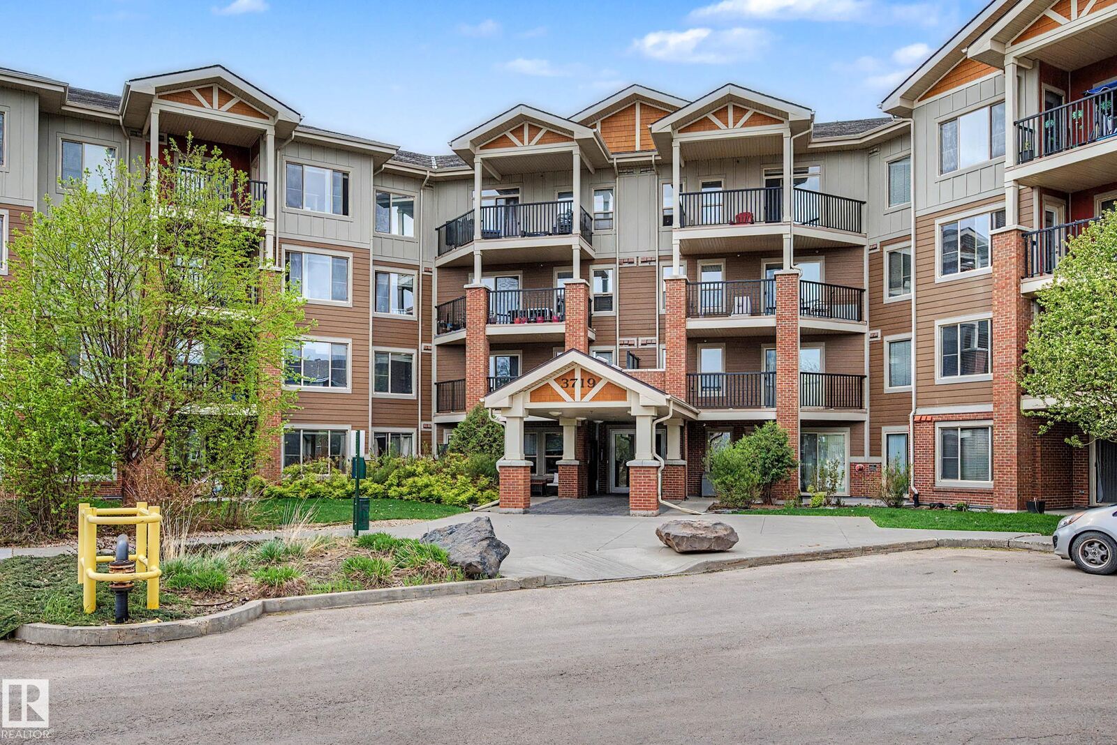 Property Photo: 3719 Whitelaw Lane NW 311 AB T6W 2C3