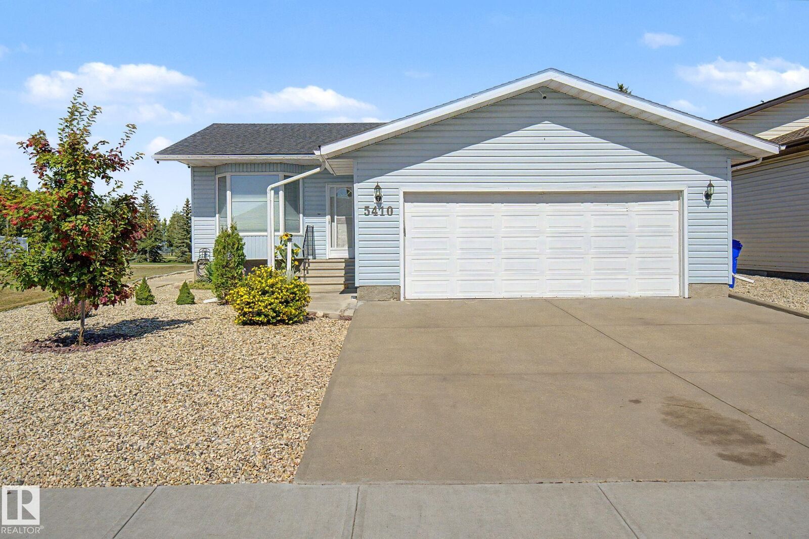 Property Photo:  5410 51 Avenue  AB T0B 0S0 