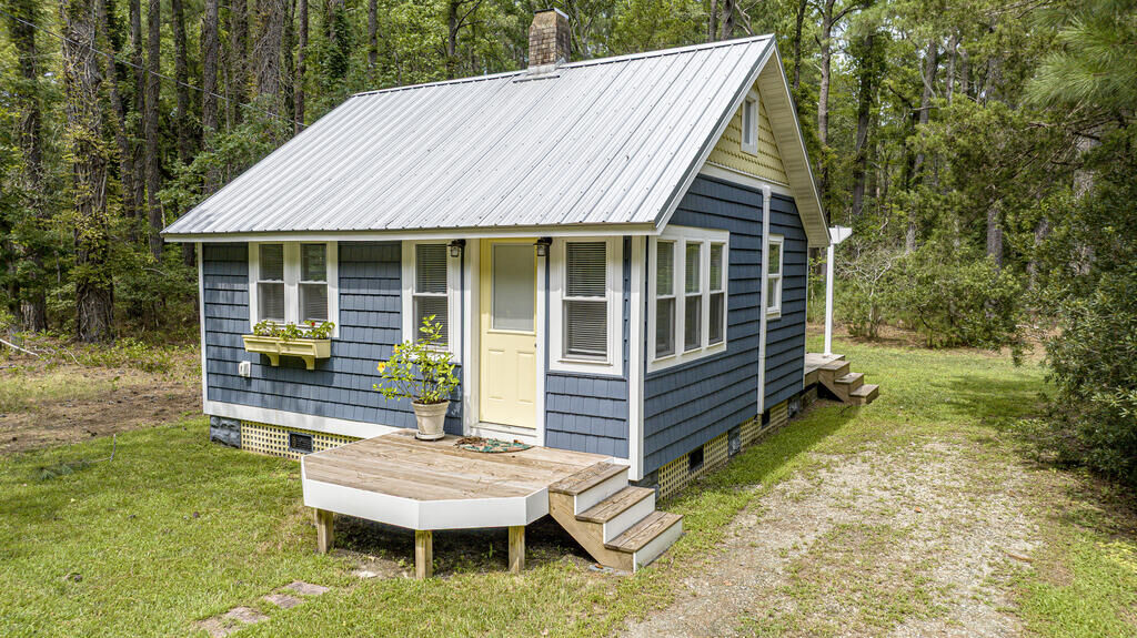 Property Photo:  14547 Broadway Rd  VA 23417 