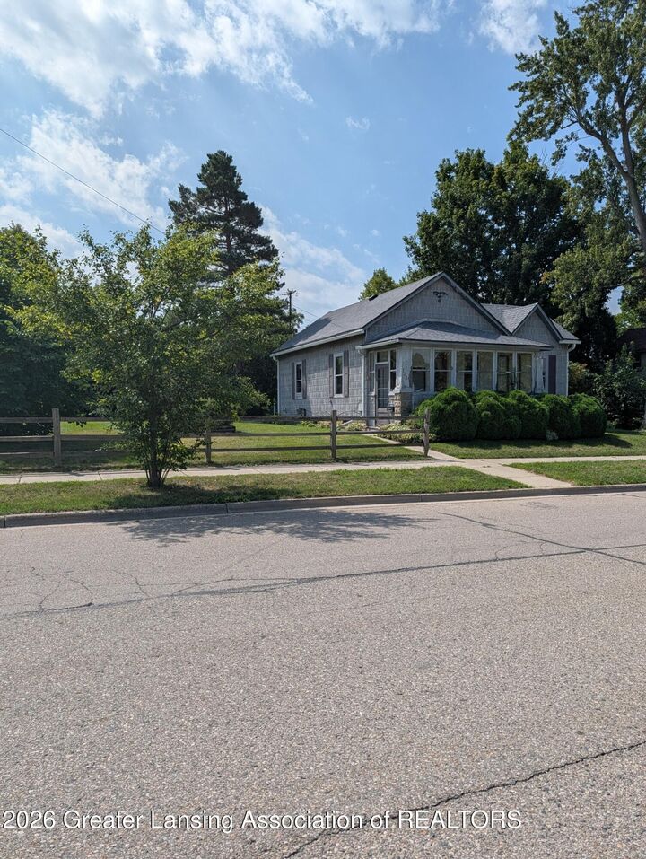Property Photo: 123 W Middle Street MI 48895