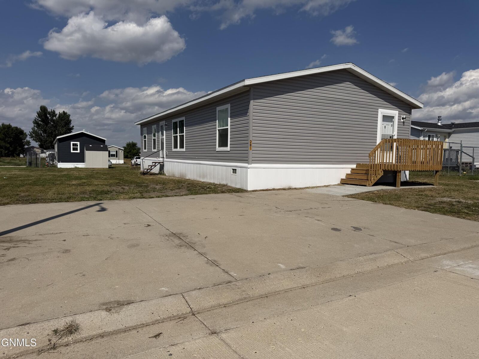 Property Photo:  281 Sandpiper Avenue  ND 58504 
