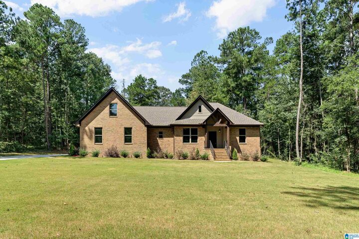 Property Photo: 435 Eagle Pointe Drive AL 35128