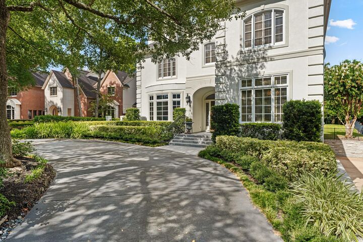 Property Photo:  914 Huntington Cove  TX 77063 