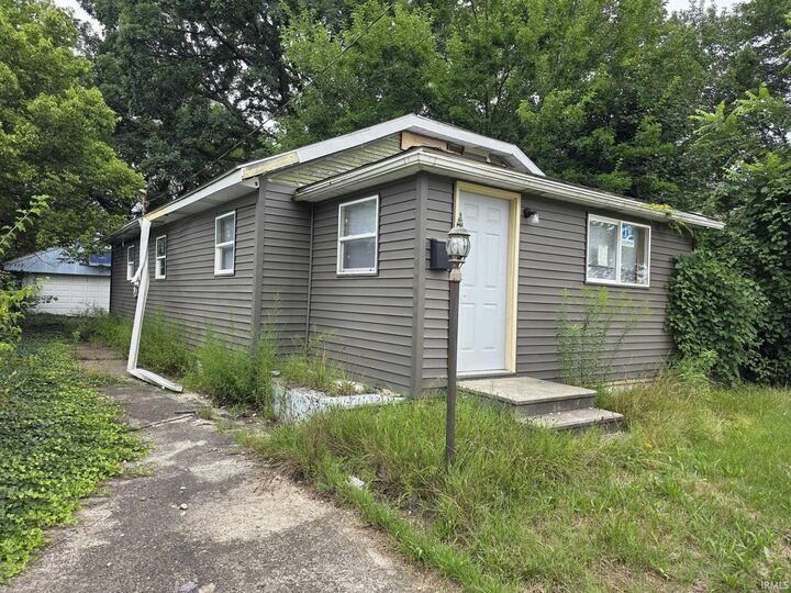 Property Photo: 1717 Robinson Street IN 46613