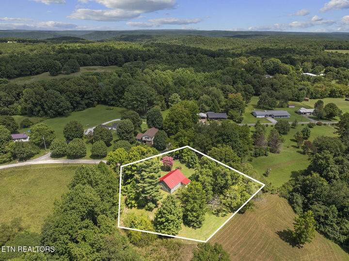 Property Photo: 384 Woodlee St TN 38585