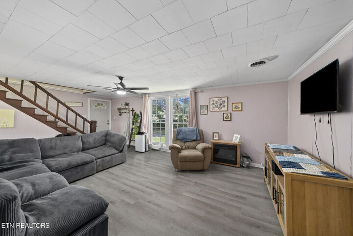 Property Photo:  384 Woodlee St  TN 38585 