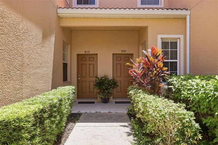 Property Photo: 3717 Parkridge Circle 6-102 FL 34243