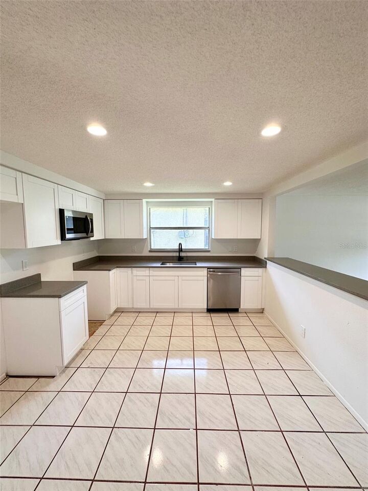 Property Photo:  15717 Avalon Avenue  FL 33760 