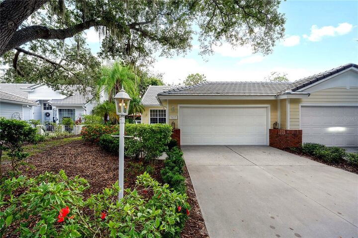 Property Photo: 7617 Whitebridge Glen FL 34201