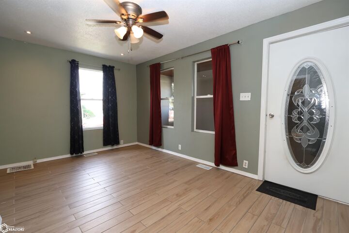 Property Photo:  503 May Street  IA 50158 