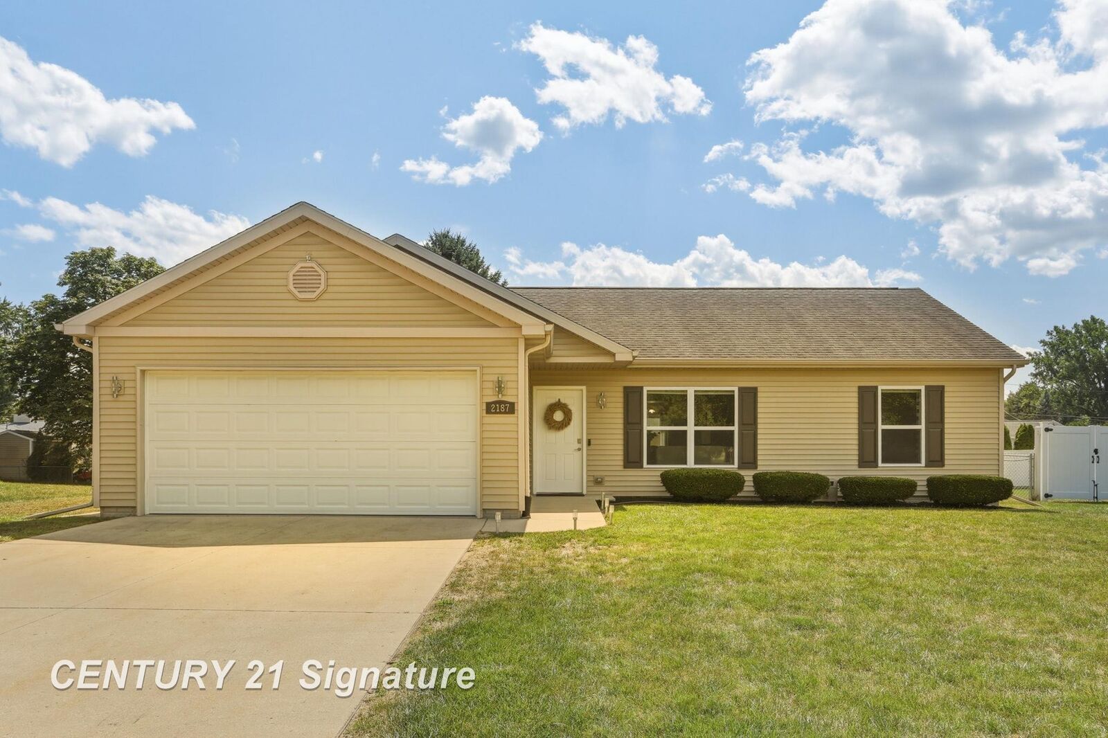 Property Photo: 2187 Moonglow Court MI 48603