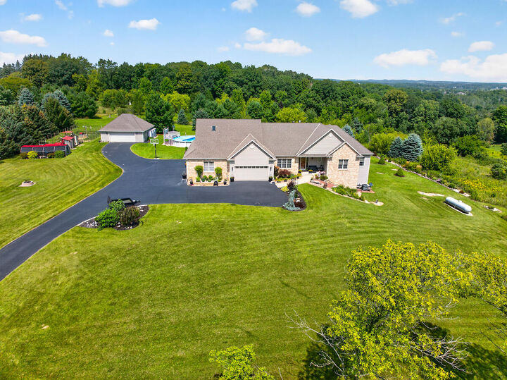 Property Photo:  2266 Powder Hill Rd  WI 53027 
