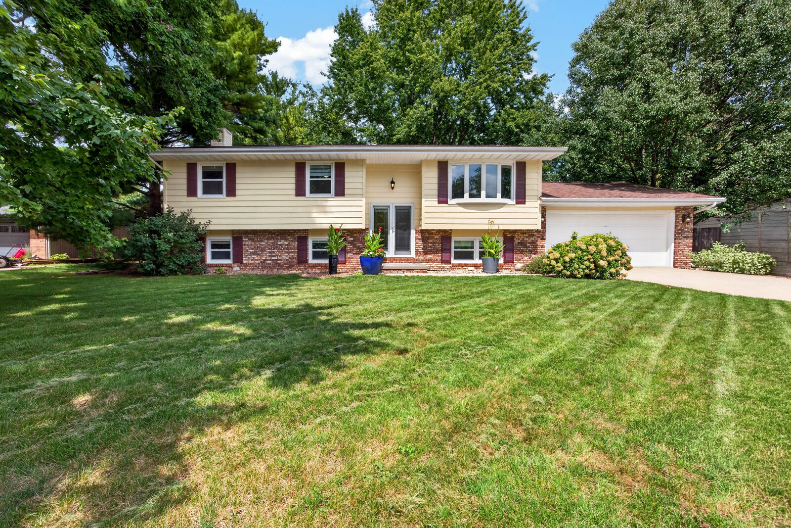 Property Photo:  1710 Ebel Drive  IL 61761 