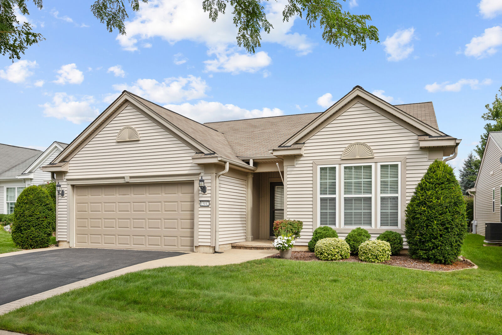 Property Photo:  13442 Grainery Lane  IL 60142 