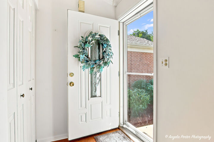 Property Photo: 1940 Honey Locust Drive IL 60102