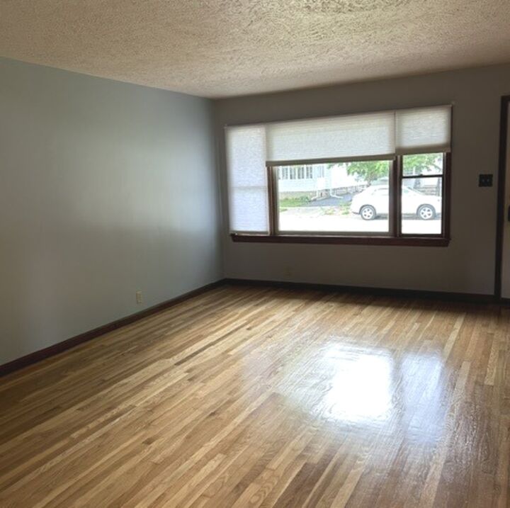 Property Photo:  917 E Jefferson Street  IL 60450 