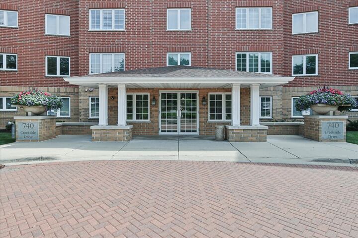Property Photo: 740 Creekside Drive 501 IL 60056