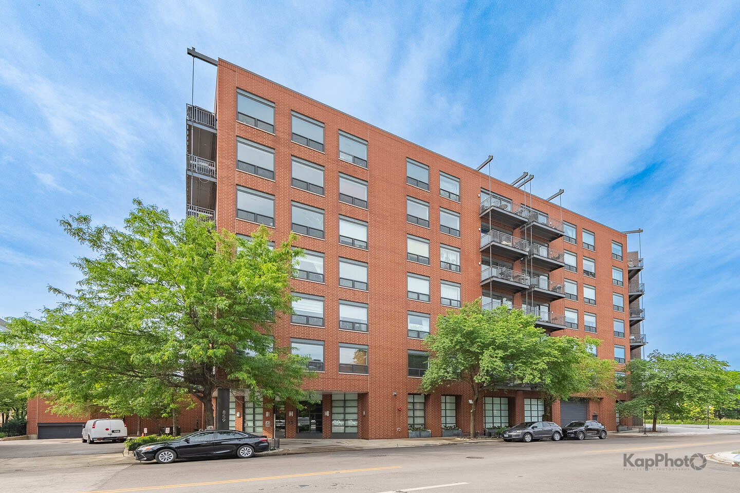 Property Photo: 859 W Erie Street 506 IL 60642