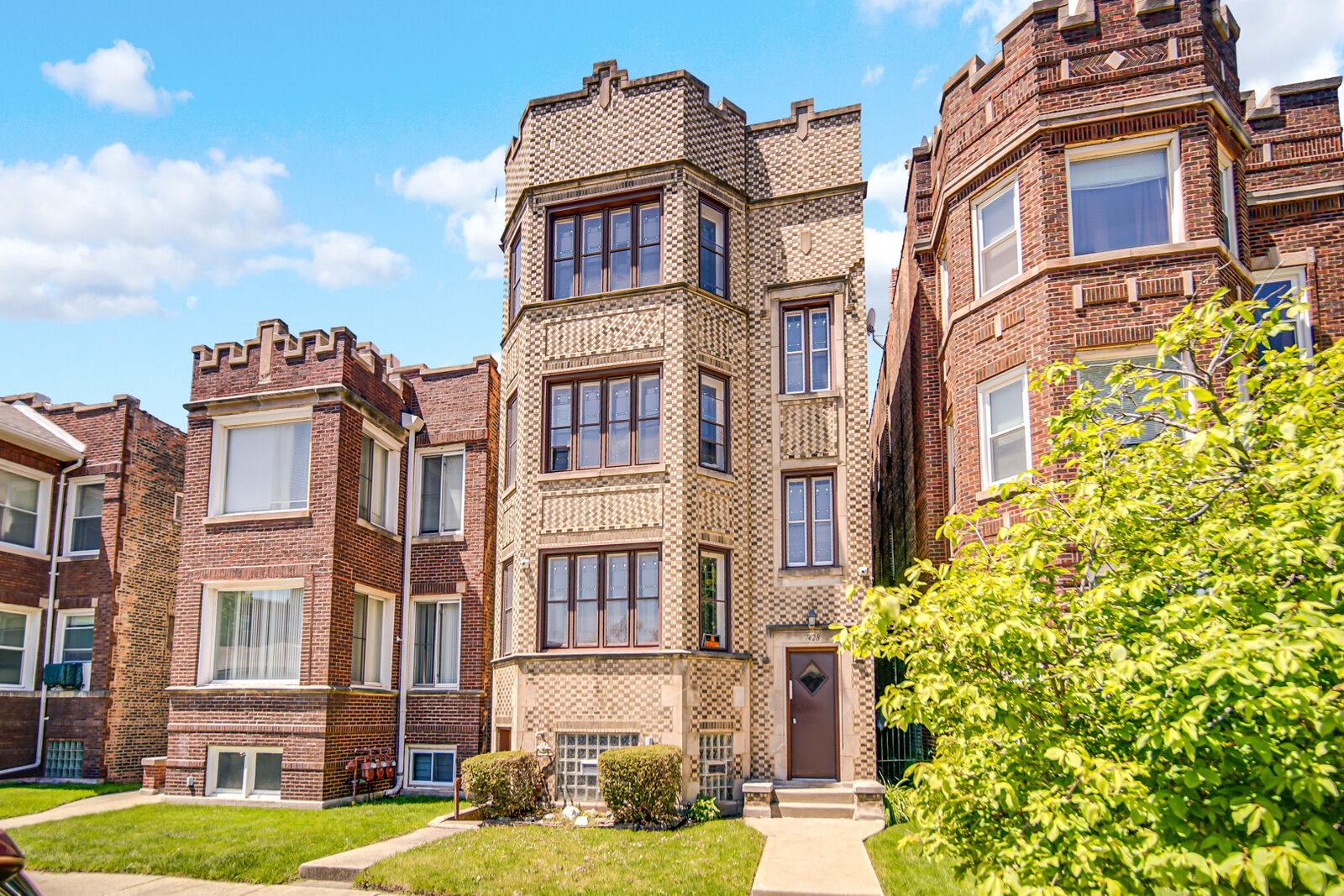 Property Photo:  7428 S Bennett Avenue  IL 60649 