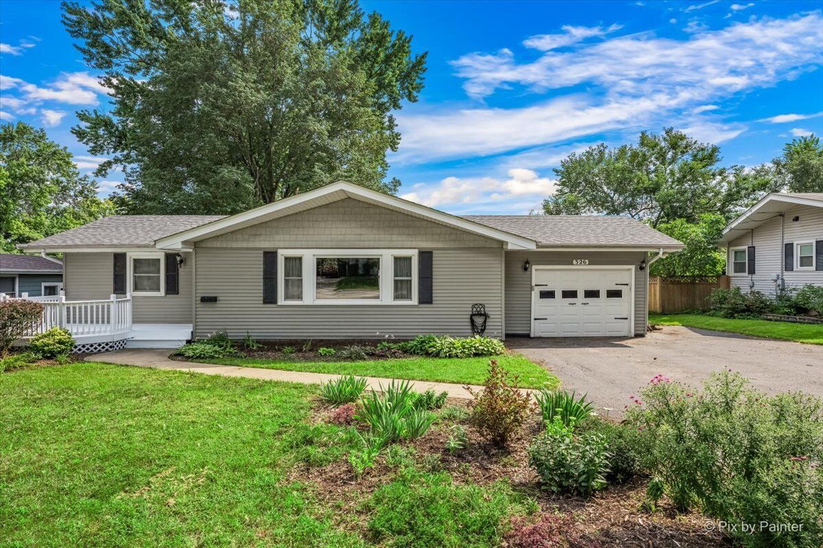 Property Photo:  326 Farview Drive  IL 60542 
