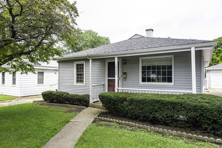 Property Photo:  1939 Chestnut Street  IL 60087 