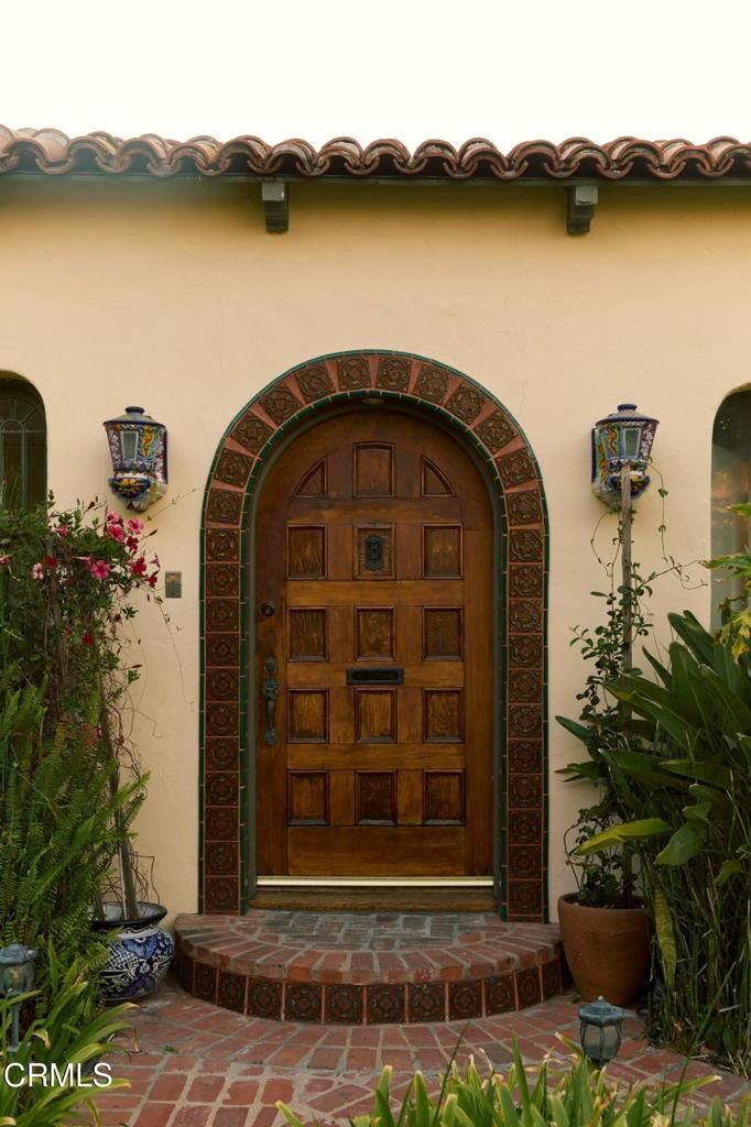 Property Photo:  913 Burnside Avenue  CA 90036 