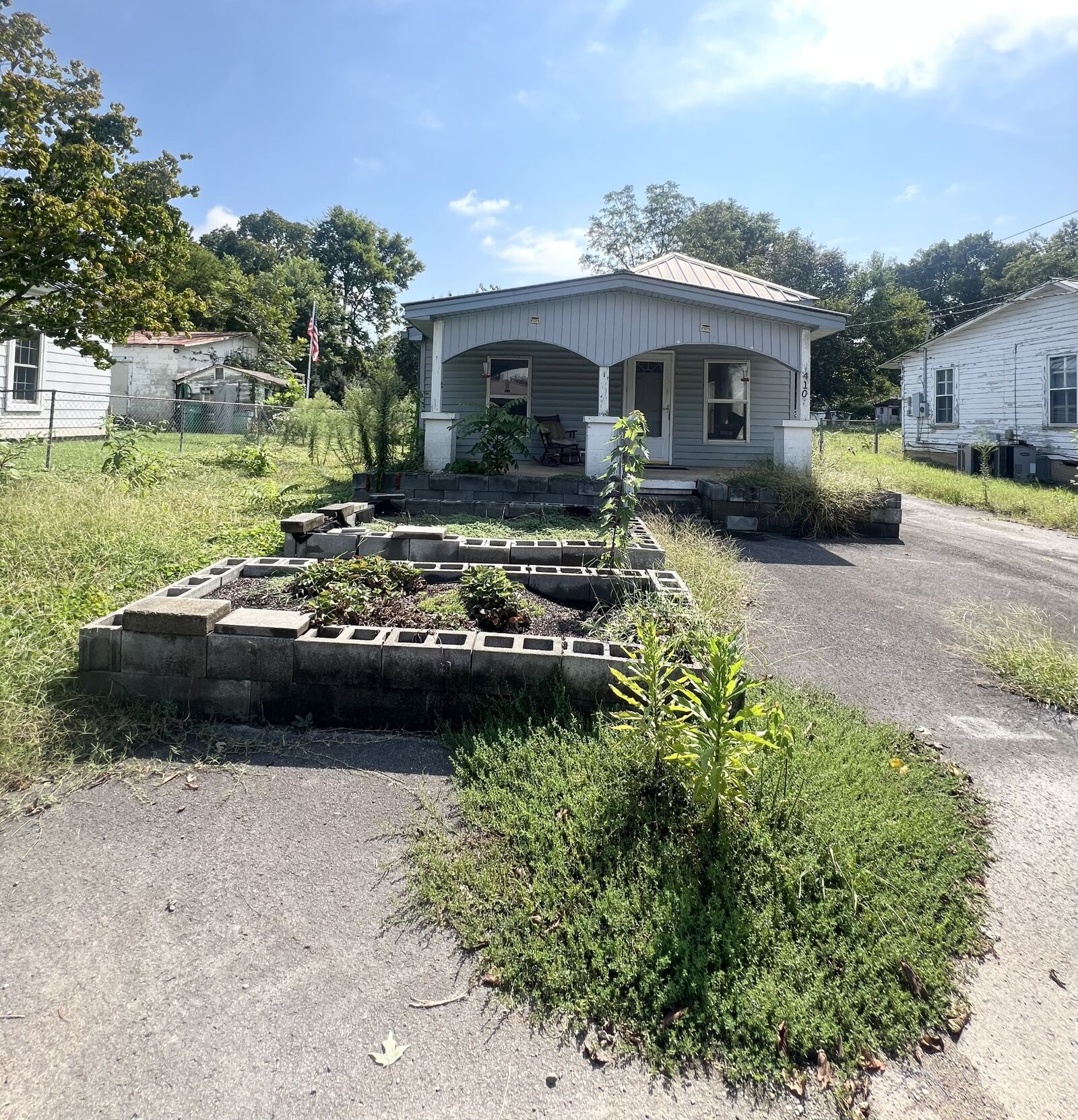 Property Photo:  410 Elm St  TN 37398 