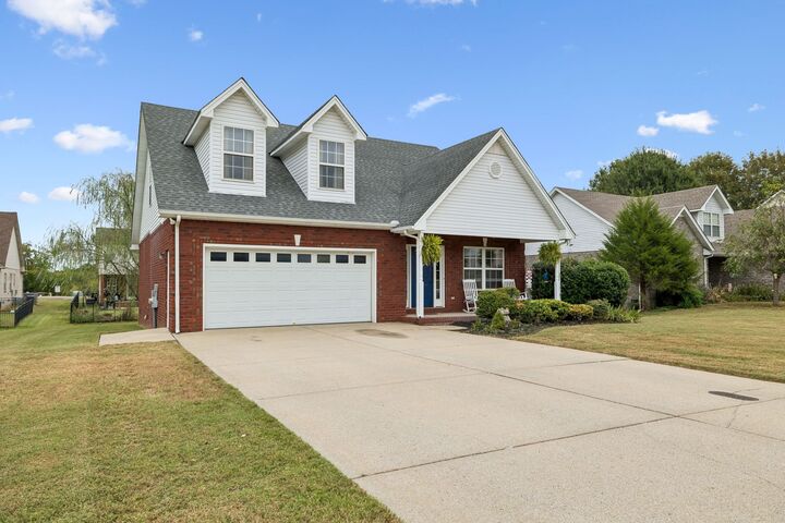 Property Photo: 812 Renaissance Ave TN 37129