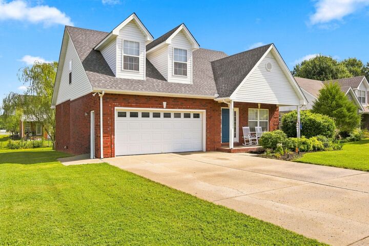 Property Photo: 812 Renaissance Ave TN 37129