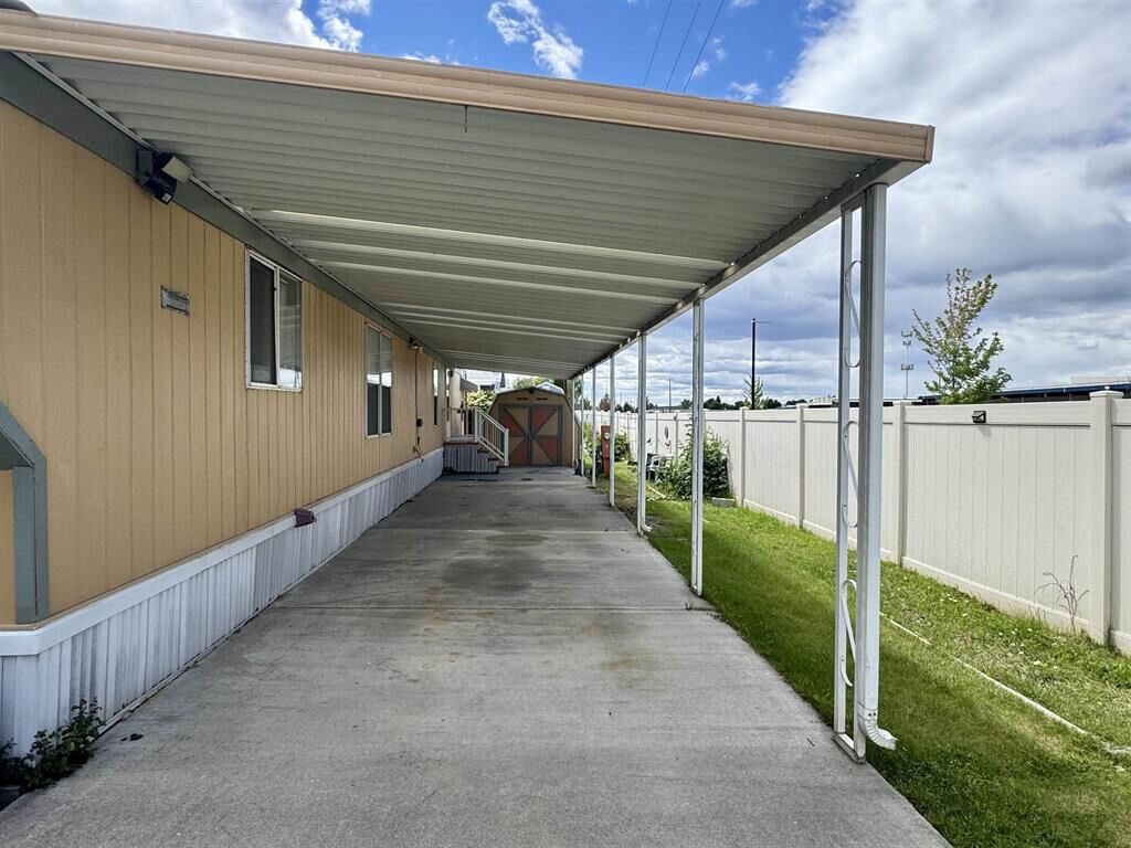 Property Photo:  106 S Flora Rd  WA 99016 