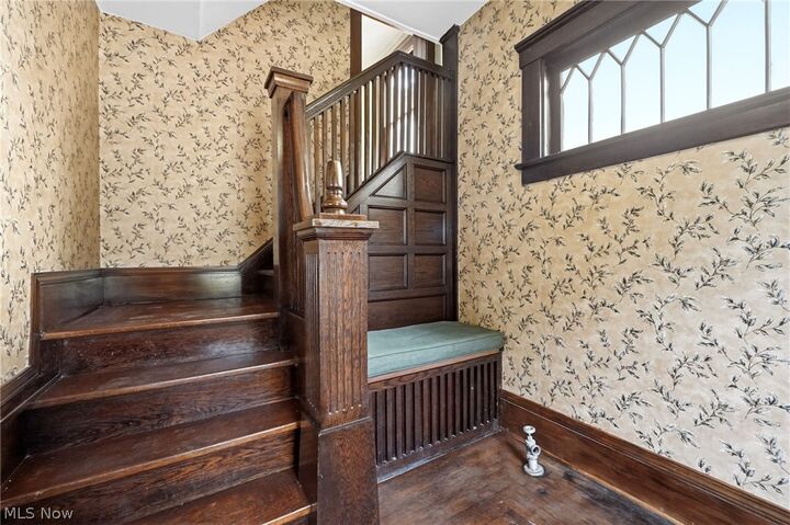 Property Photo: 425 West Avenue OH 44035