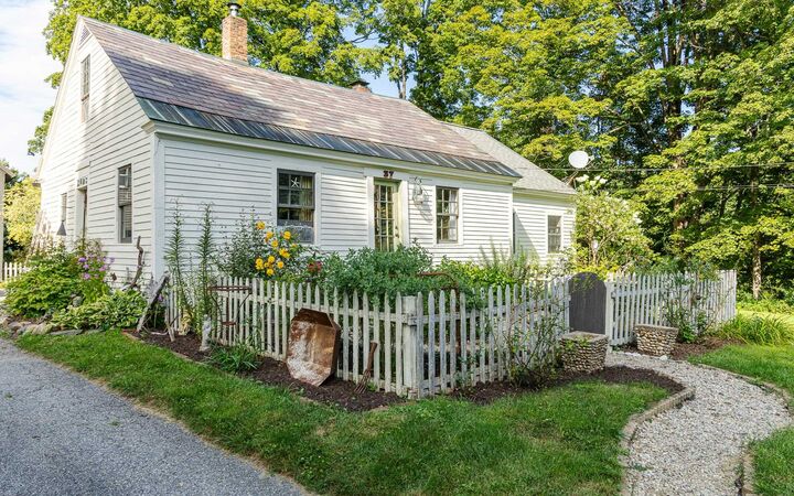 Property Photo:  37 High Street  NH 03462 