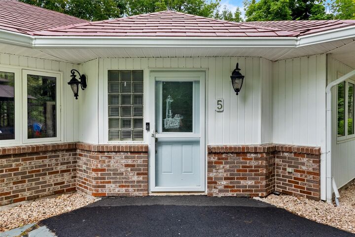 Property Photo:  5 Brackstone Court  NS B4C 4E3 