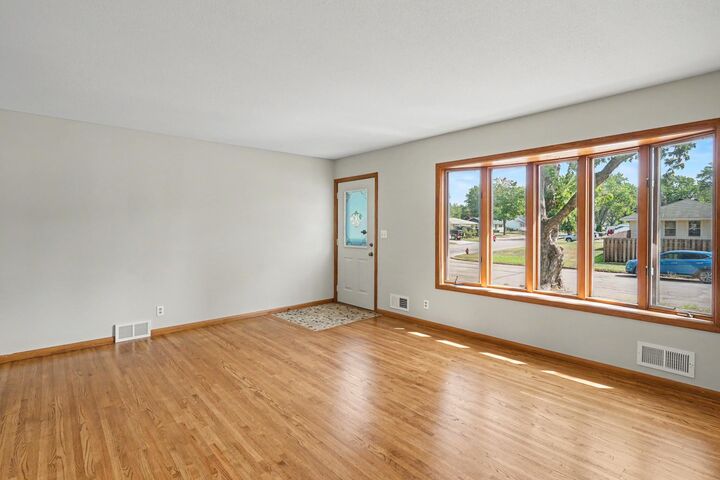 Property Photo: 1431 Dayton Avenue MN 55071