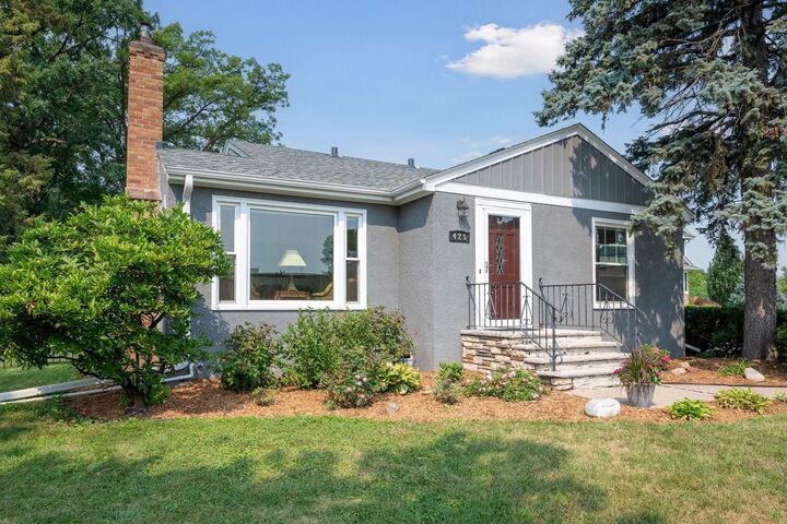 Property Photo:  425 Turners Crossroad N  MN 55422 