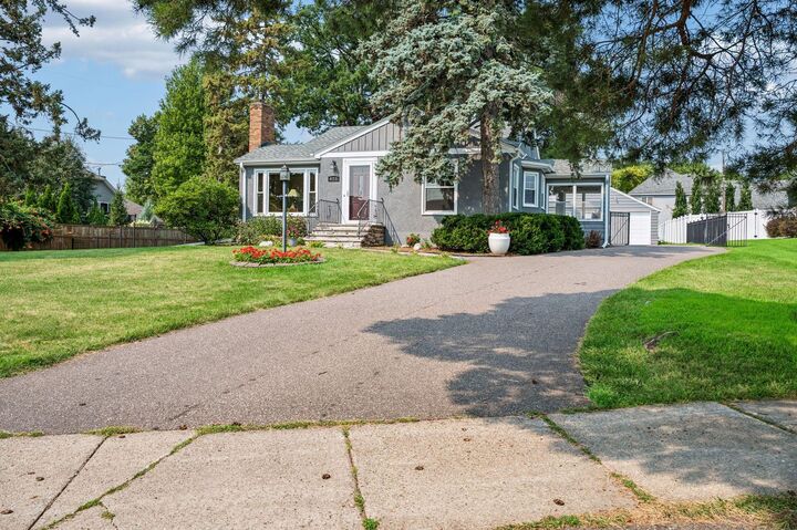 Property Photo: 425 Turners Crossroad N MN 55422