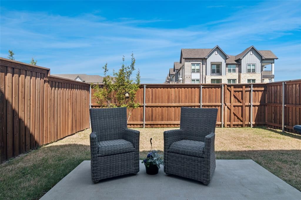 Property Photo:  1336 Hill Country Place  TX 75009 