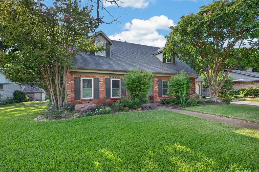 Property Photo:  2710 Devonshire Drive  TX 75092 