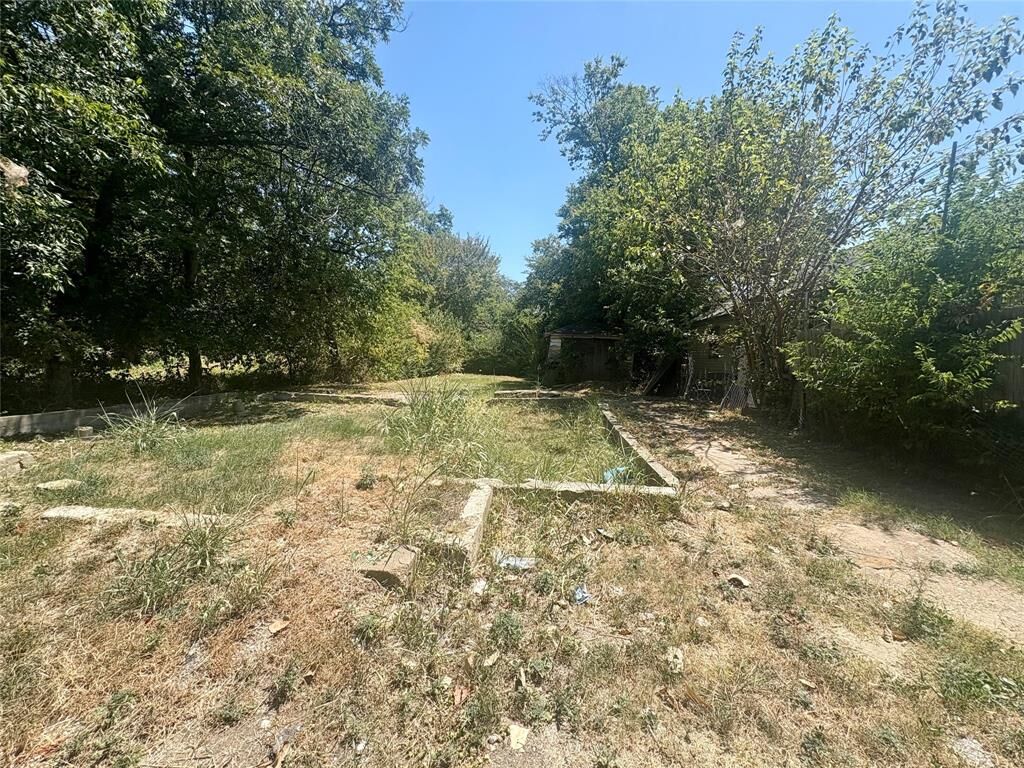 Property Photo:  2706 Prosperity Avenue  TX 75216 