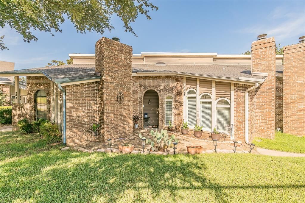 Property Photo: 400 S Fielder Road TX 76013