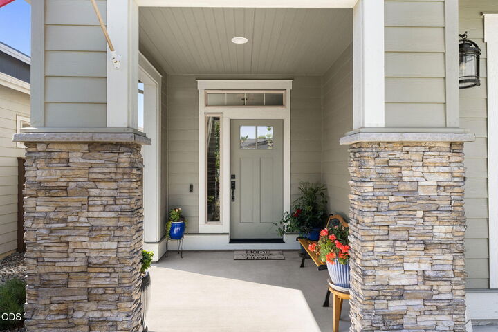 Property Photo: 3650 SW Badger Court OR 97756