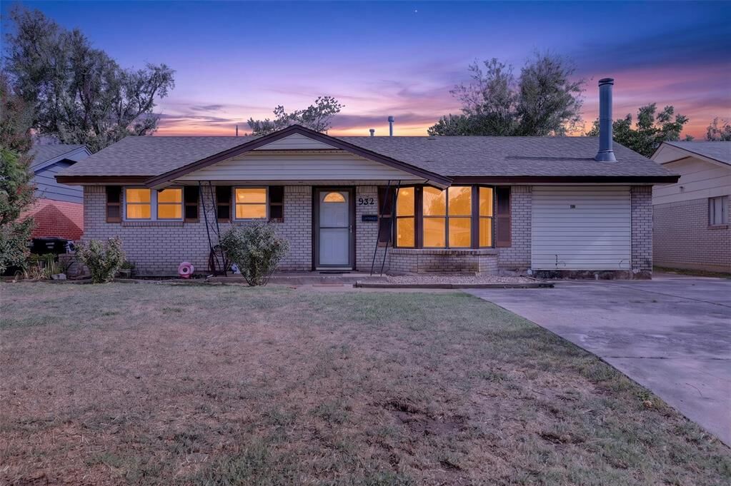 Property Photo:  932 NW 1st Street  OK 73160 