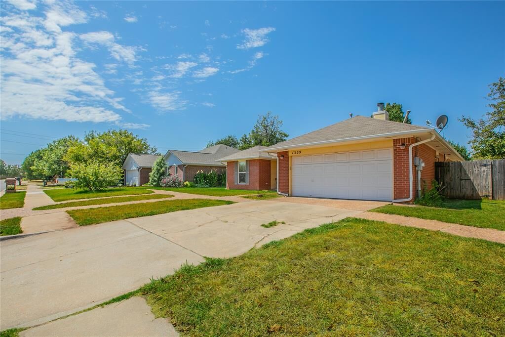 Property Photo: 1329 Greenfield Drive OK 73012