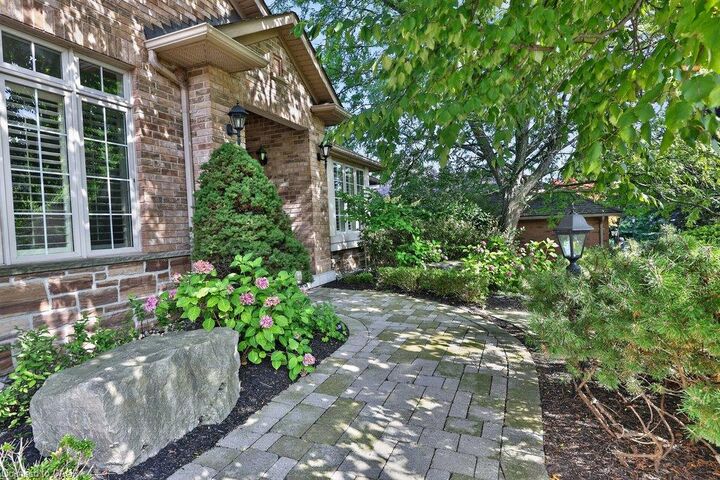 Property Photo: 1092 Crofton Way ON L7P 4W8