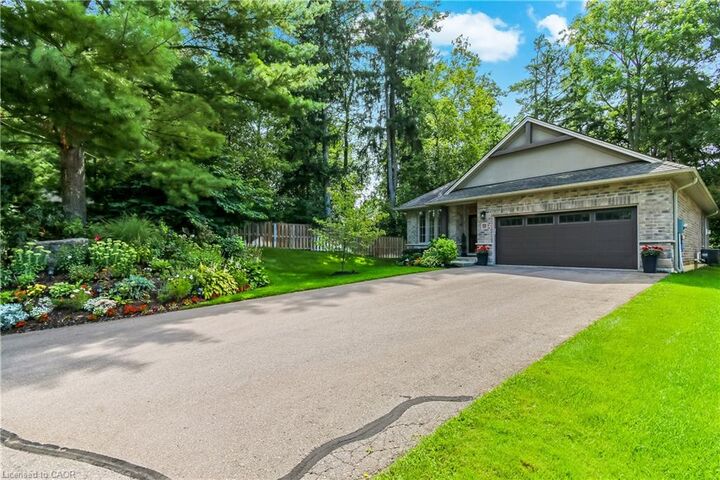 Property Photo: 22 Sihler Woods ON N3Y 0E2