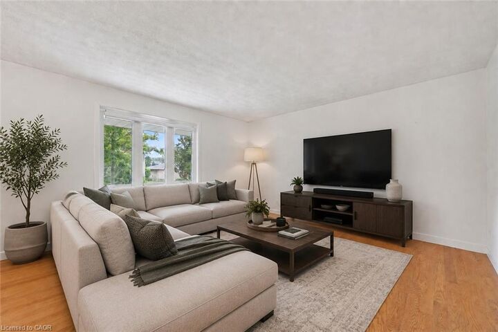 Property Photo:  27 Dawson Drive  ON N2Z 2X6 