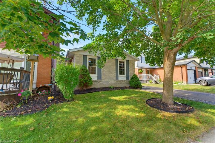 Property Photo:  431 West Acres Drive  ON N1K 1N2 