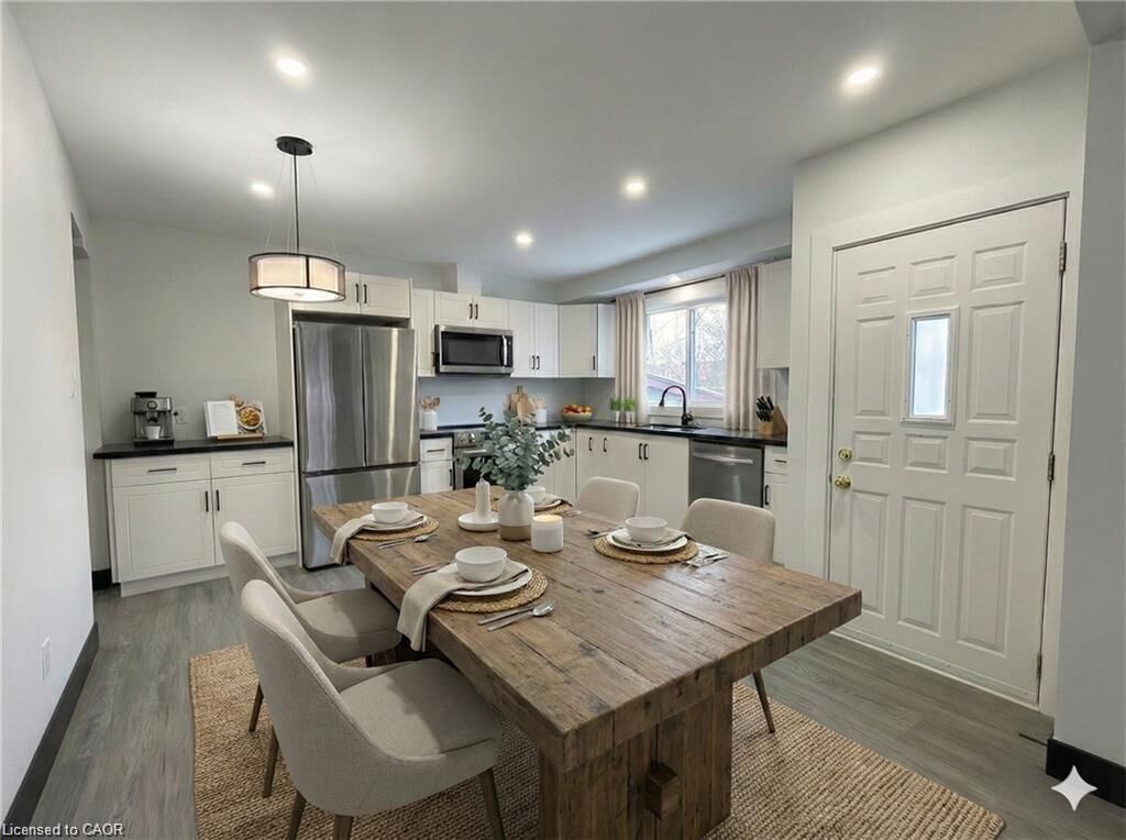 Property Photo:  1048 Fennell Avenue E Main  ON L8T 1R6 