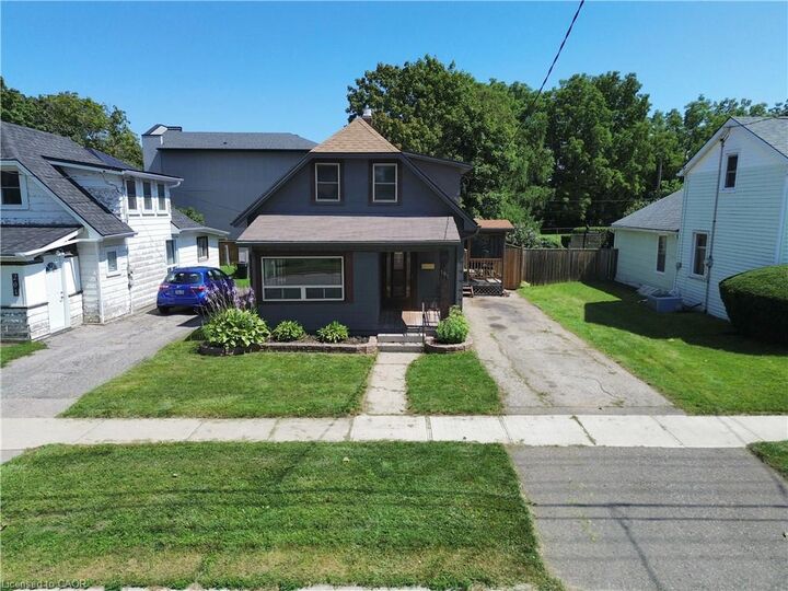 Property Photo: 191 Queen Street N ON N3Y 3Y7