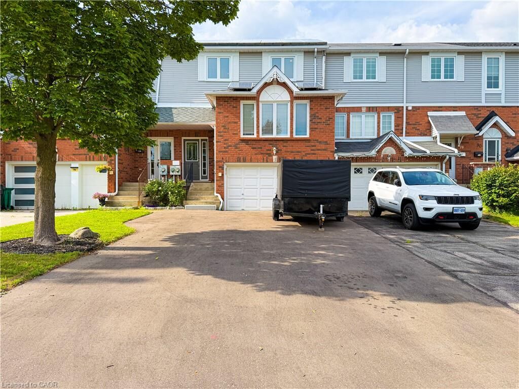 Property Photo:  76 Fairgreen Close  ON N1T 1T7 